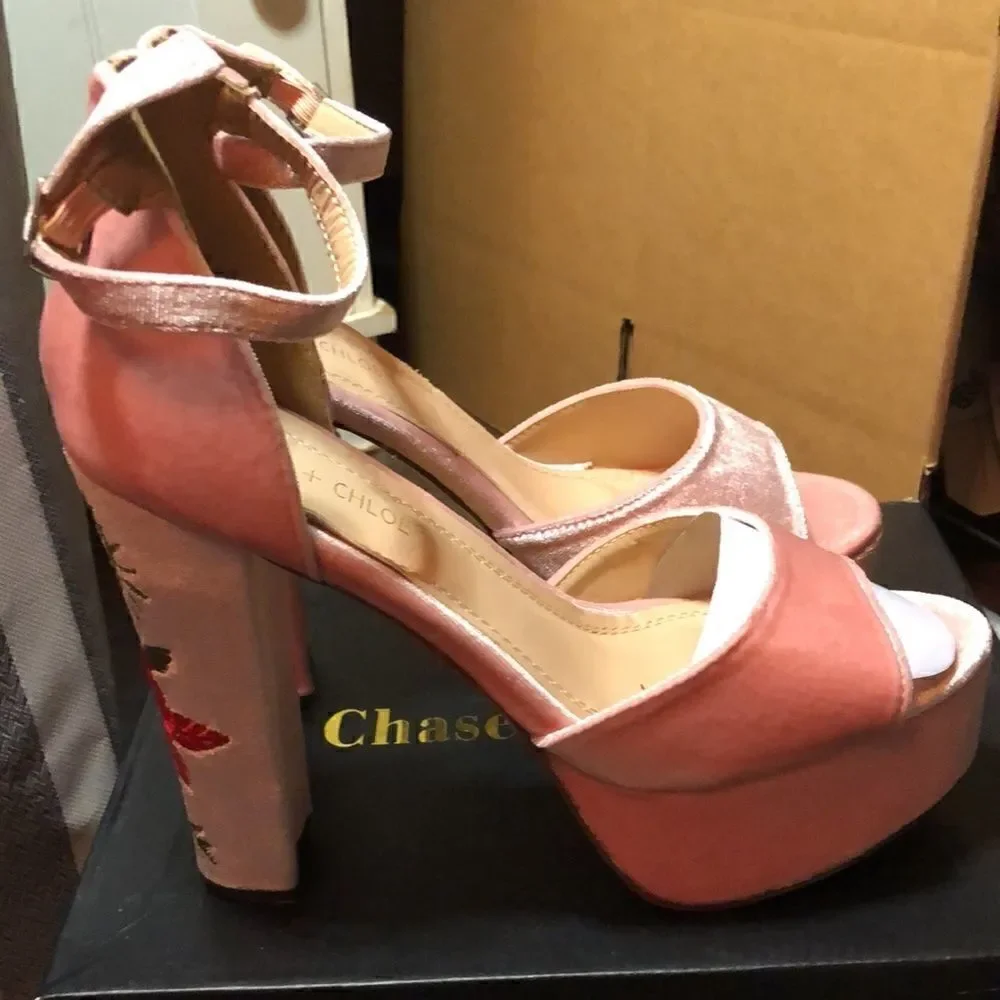 NWT Vintage Chase +Chloe Pink Velvet Cairo strap Heels . Gorgeous!5” block heel
